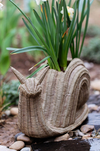 Cute Snail Statues, Garden Animal Statues, Snail Flowerpot for Garden Decoration, Unique Modern Garden Sculptures, Creative Villa Outdoor Gardening Ideas-HomePaintingDecor