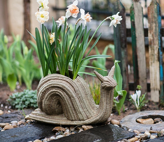 Cute Snail Statues, Garden Animal Statues, Snail Flowerpot for Garden Decoration, Unique Modern Garden Sculptures, Creative Villa Outdoor Gardening Ideas-HomePaintingDecor