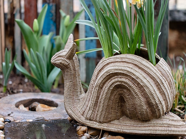 Cute Snail Statues, Garden Animal Statues, Snail Flowerpot for Garden Decoration, Unique Modern Garden Sculptures, Creative Villa Outdoor Gardening Ideas-HomePaintingDecor