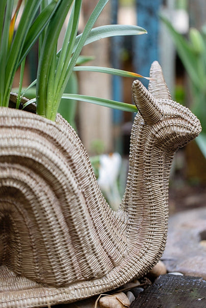 Cute Snail Statues, Garden Animal Statues, Snail Flowerpot for Garden Decoration, Unique Modern Garden Sculptures, Creative Villa Outdoor Gardening Ideas-HomePaintingDecor