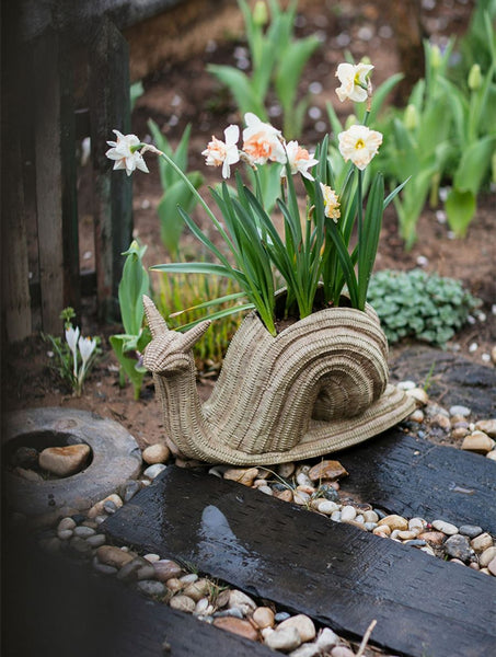 Cute Snail Statues, Garden Animal Statues, Snail Flowerpot for Garden Decoration, Unique Modern Garden Sculptures, Creative Villa Outdoor Gardening Ideas-HomePaintingDecor